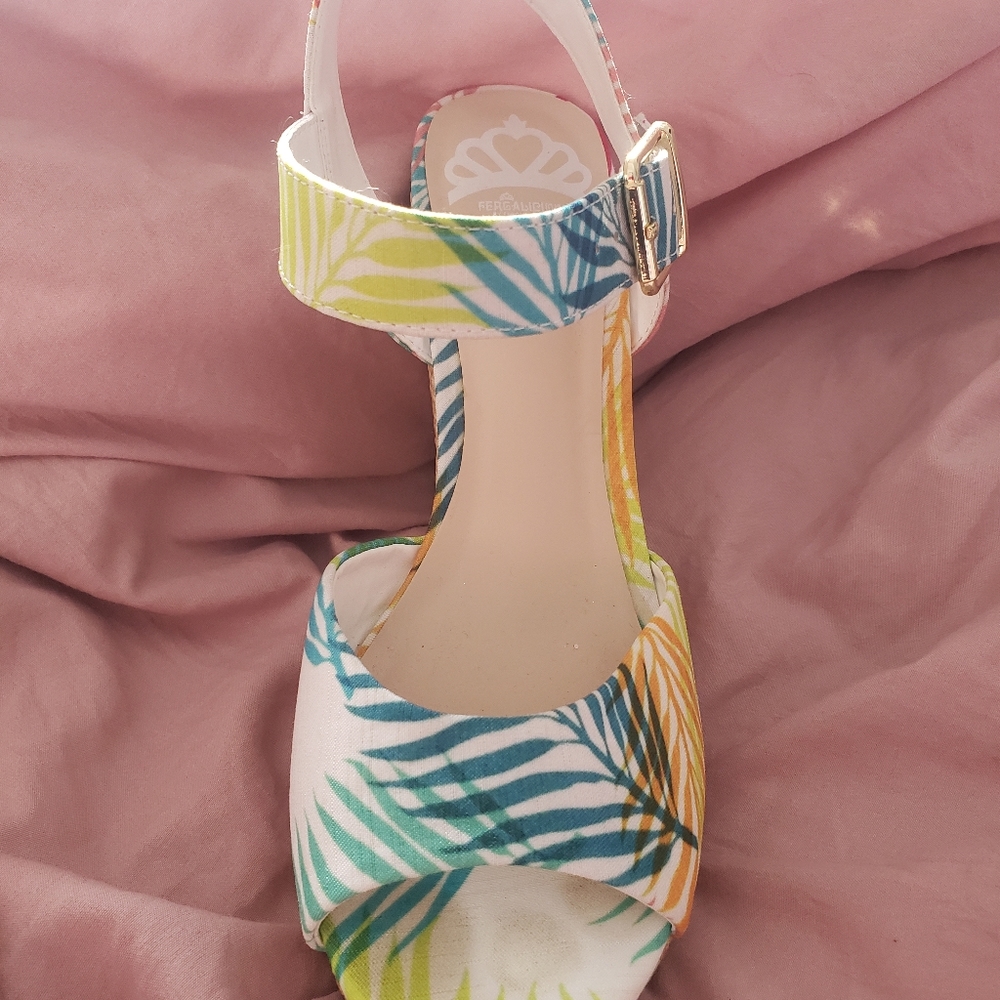 Tropical print wedges